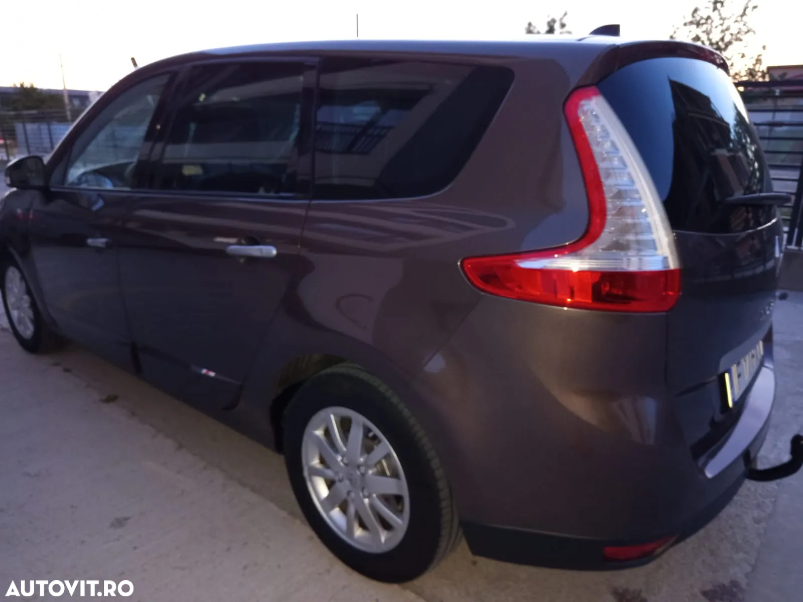 Renault Grand Scenic 1.9 dCi XXL FAP Avantage - 6