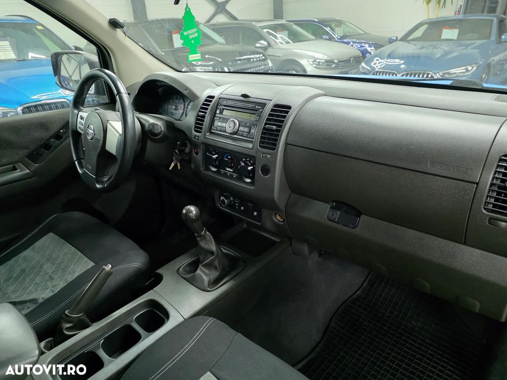 Nissan Navara 2.5 dCi DPF 4X4 Double Cab LE - 8