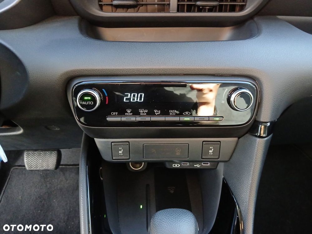 Toyota Yaris Hybrid 1.5 Style - 31