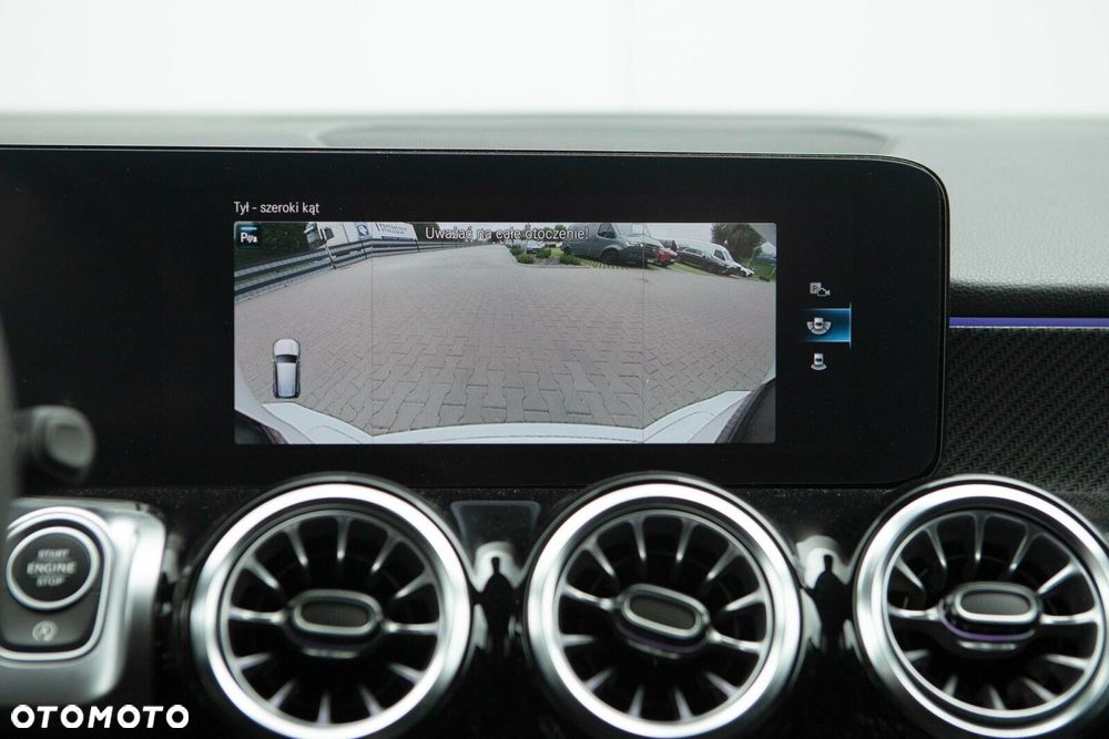 Mercedes-Benz GLB - 32