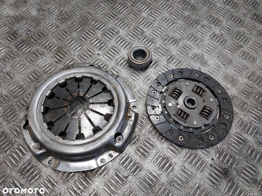 SPRZĘGŁO TARCZA + DOCISK + ŁOŻYSKO OPOROWE AGILA A 1.2 16V - 1