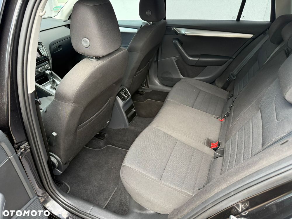 Skoda Octavia 2.0 TDI Elegance DSG - 8