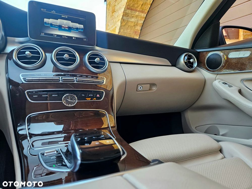 Mercedes-Benz Klasa C 200 4-Matic 9G-TRONIC - 24