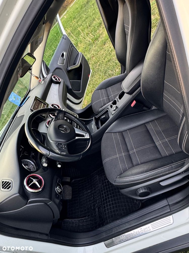 Mercedes-Benz GLA 200 7G-DCT SCORE - 23