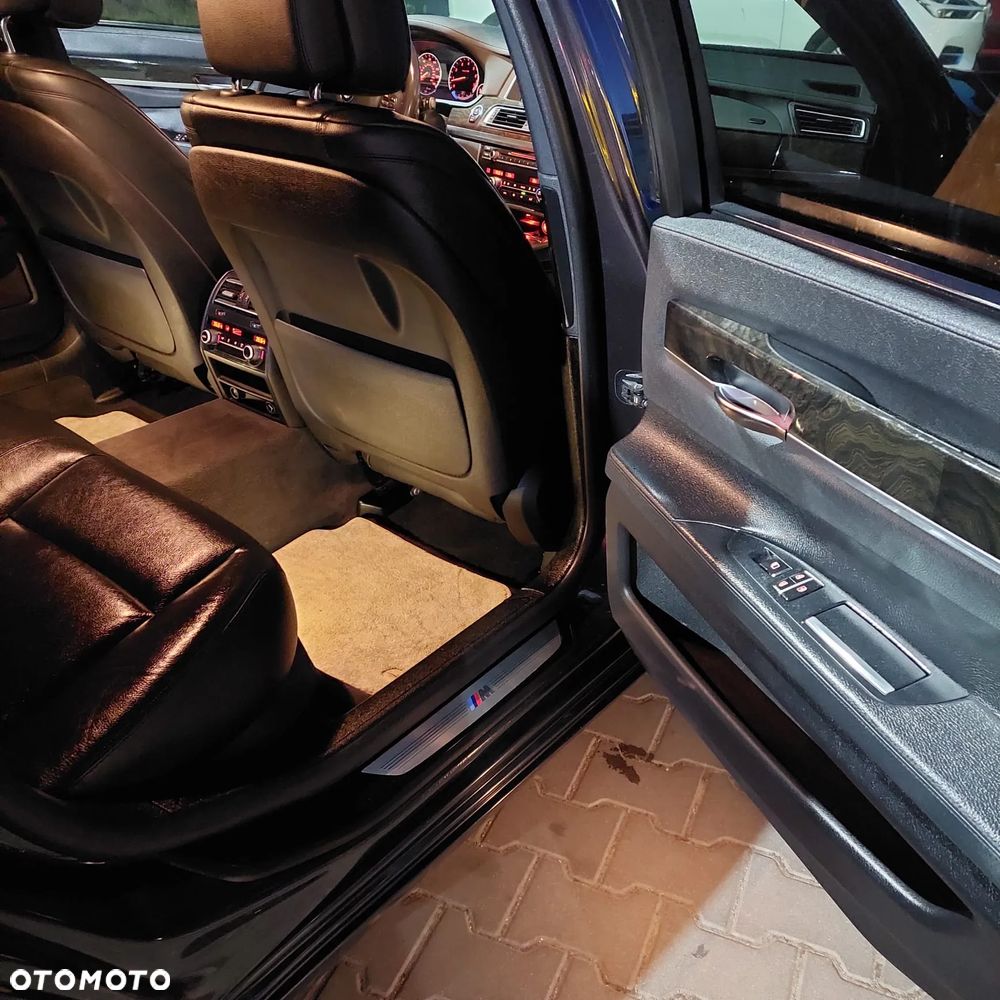 BMW Seria 7 740Li - 24