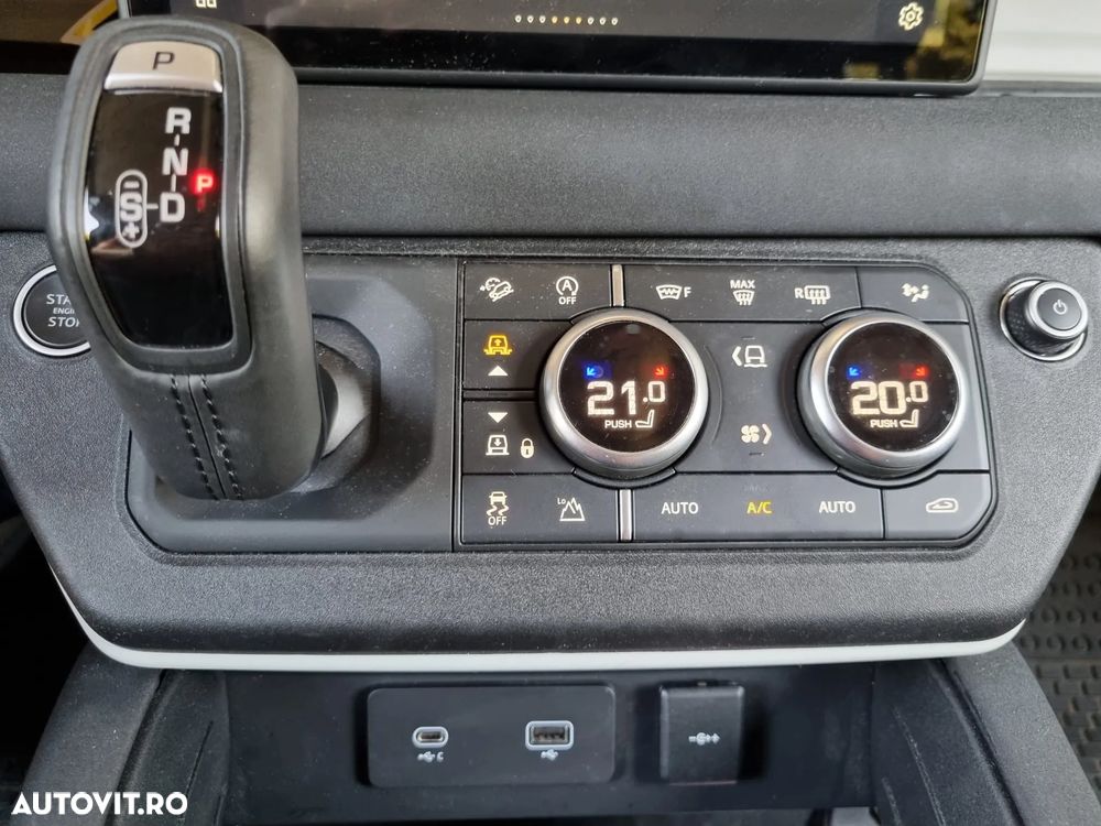 Land Rover Defender 110 2.0L D240 S - 23