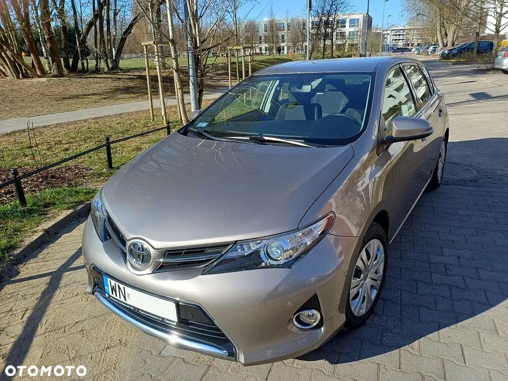 Toyota Auris 1.6 Premium + - 2