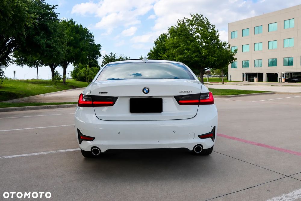 BMW Seria 3 330i xDrive - 4