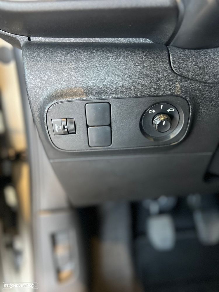 Citroën C3 1.2 PureTech Plus - 24
