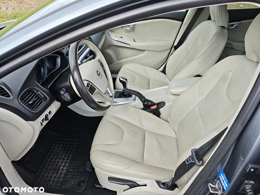 Volvo V40 D3 Inscription - 18