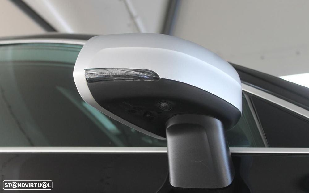 Volvo XC 60 2.0 T8 PHEV R-Design AWD - 48