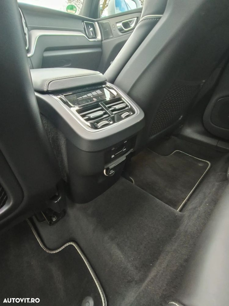 Volvo XC 60 D4 AWD Geartronic RDesign - 33