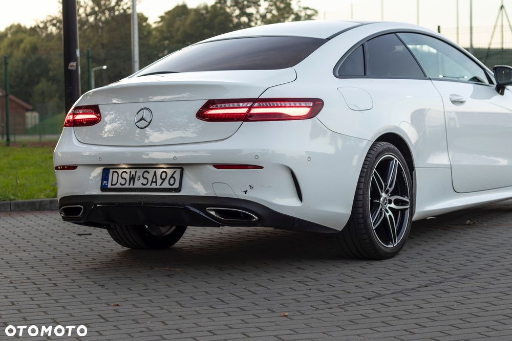 Mercedes-Benz Klasa E 300 Coupe 9G-TRONIC - 11