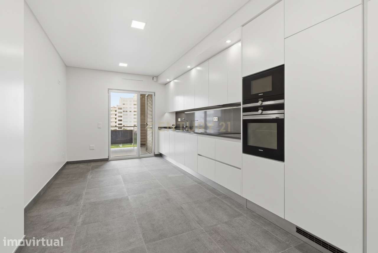Apartamento T3, novo, com vista de mar, localizado em Santa Cruz. - Grande imagem: 3/49
