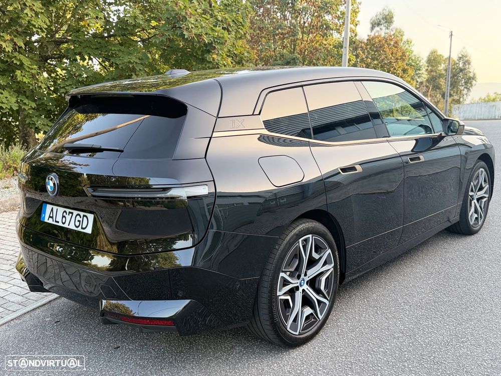 BMW iX xDrive 40 Pack Desportivo - 17