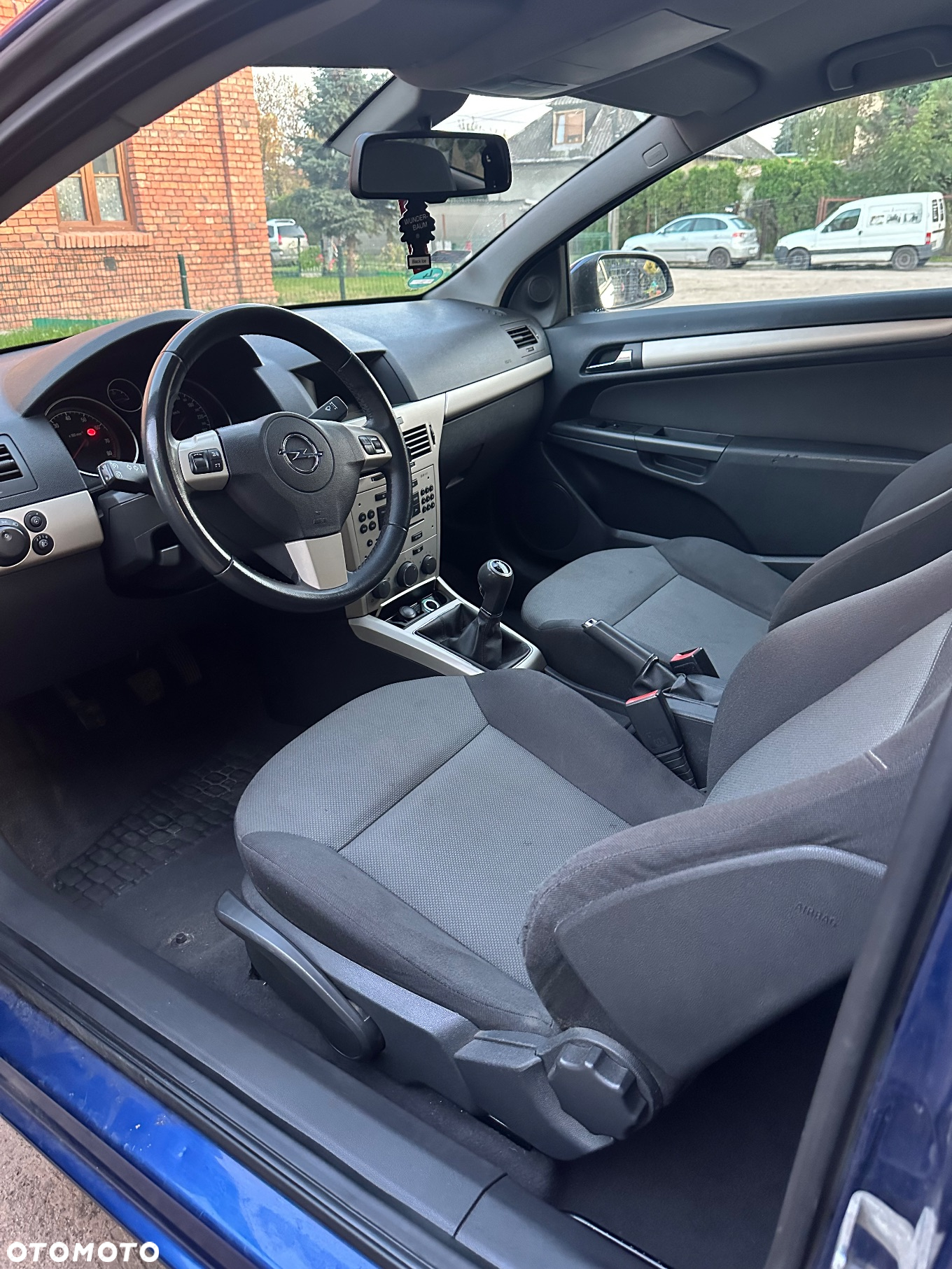 Opel Astra GTC 1.6 - 6