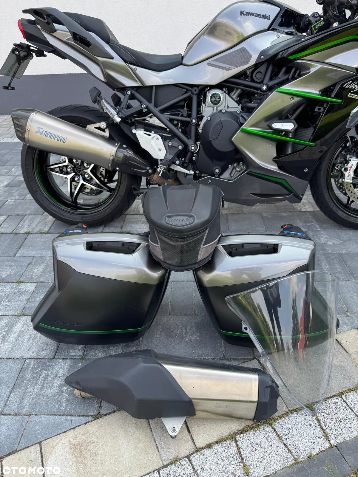 Kawasaki Ninja H2 SX - 12