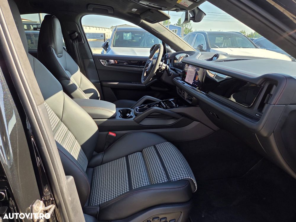 Porsche Cayenne Coupe GTS Tiptronic S - 25