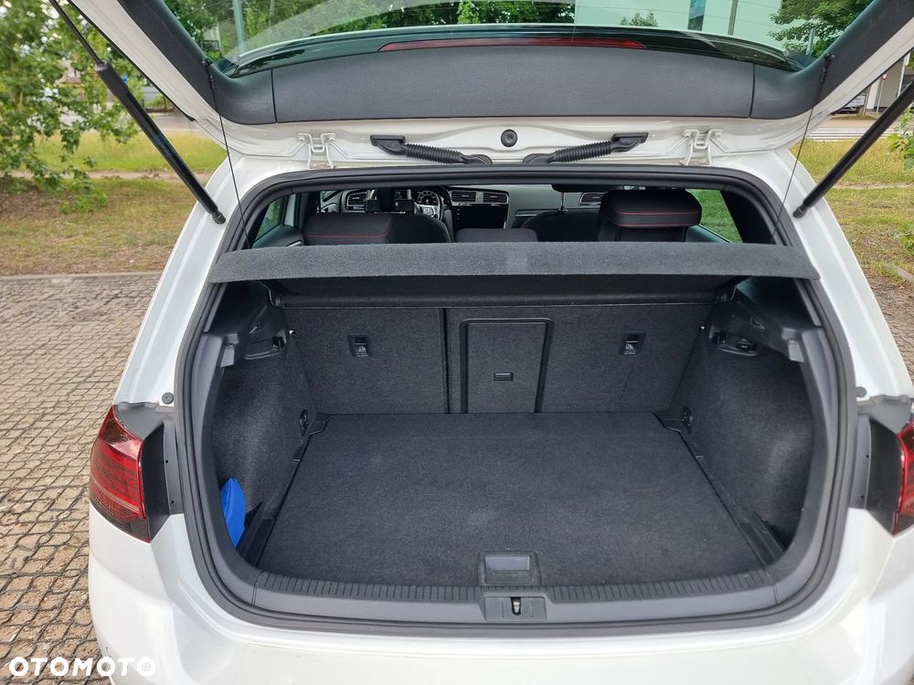 Volkswagen Golf - 26