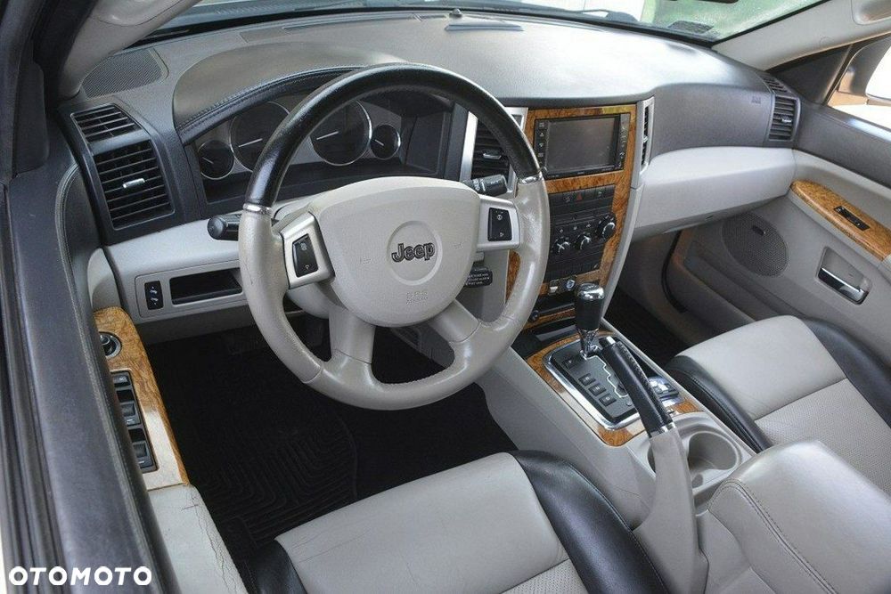 Jeep Grand Cherokee - 11