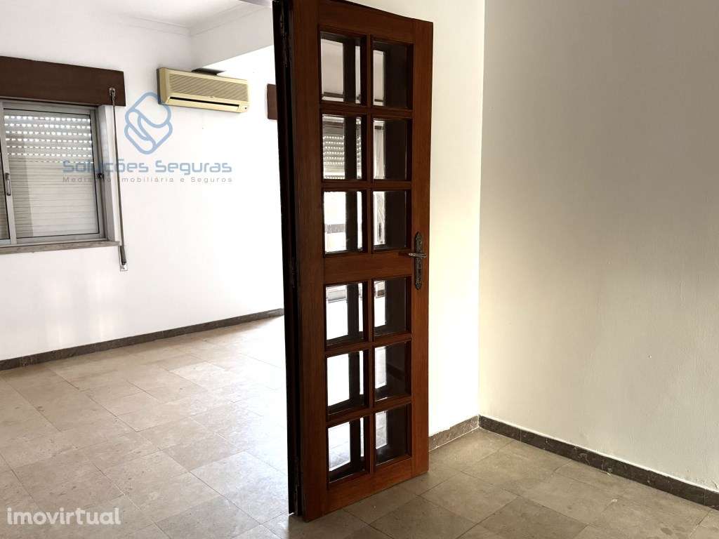 Apartamento T2 - Arrecadação no sótão - 3º andar - Centro Moita - Grande imagem: 4/13