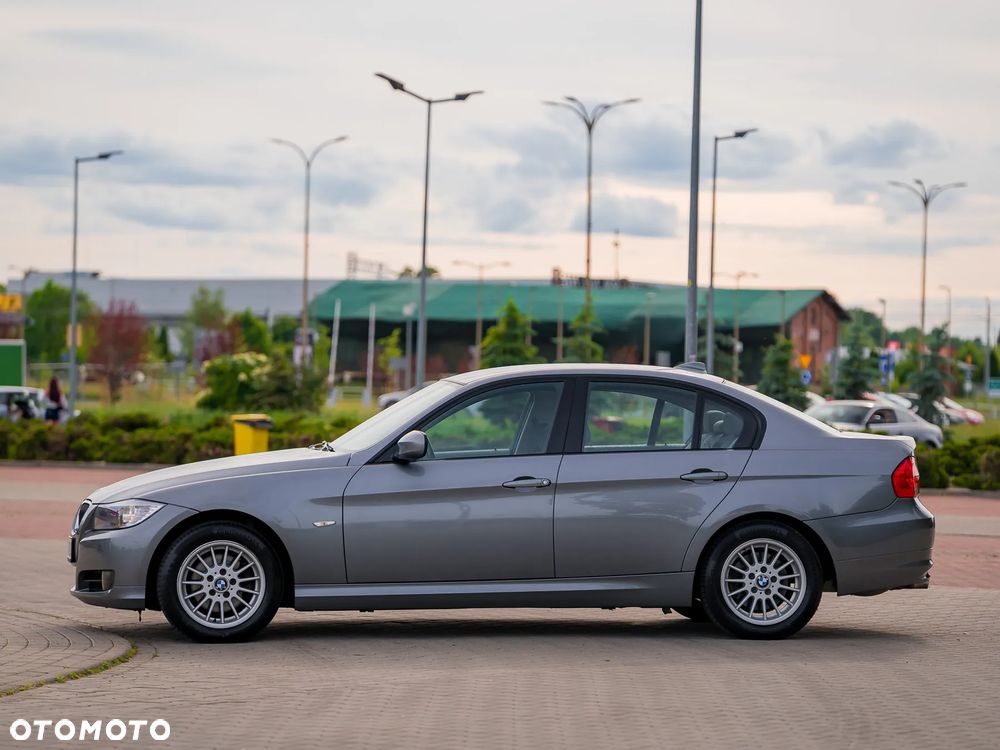 BMW Seria 3 318i Edition Exclusive - 13