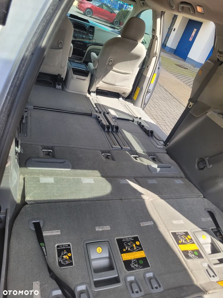 Toyota Sienna 3.5 V6 - 6