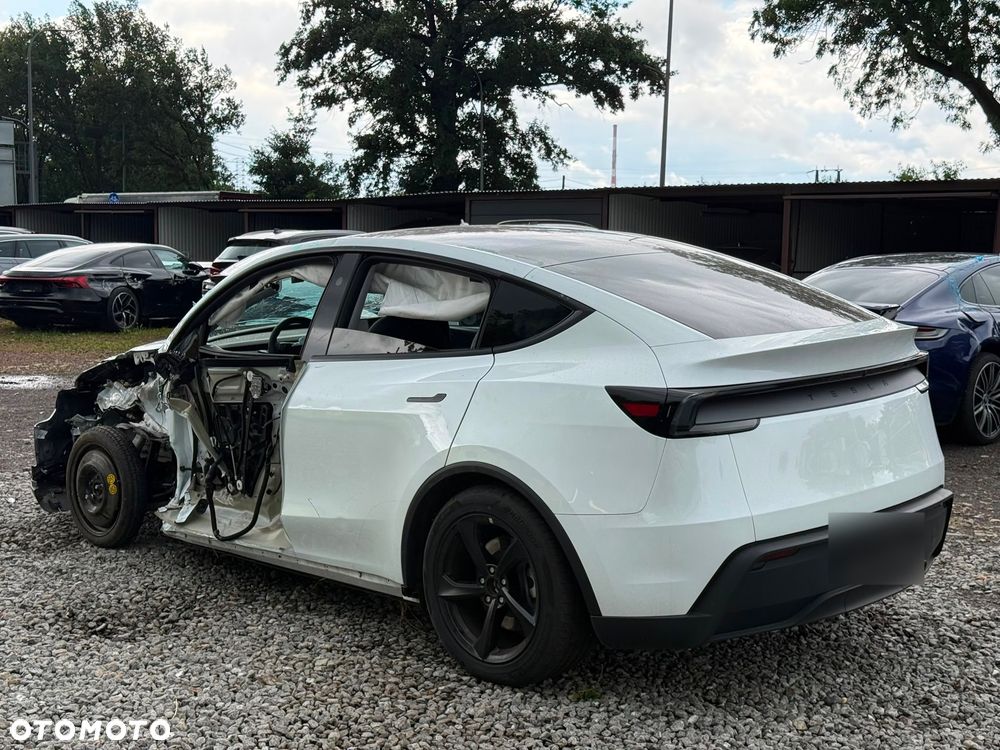 Tesla Model Y RWD - 14