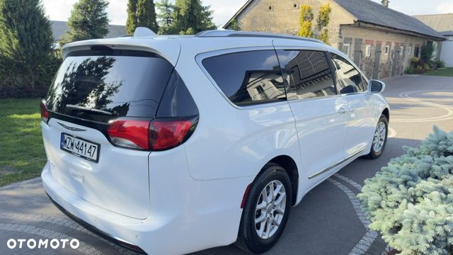 Chrysler Pacifica - 11
