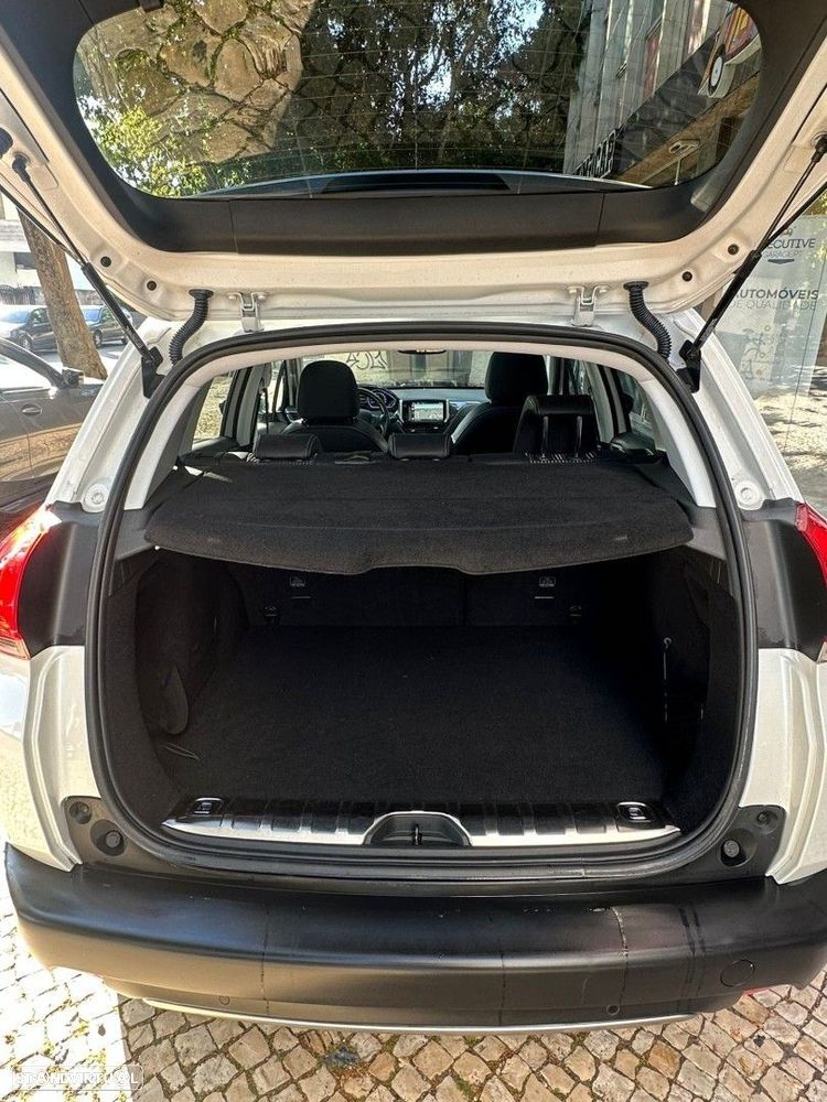 Peugeot 2008 1.2 PureTech Allure - 16