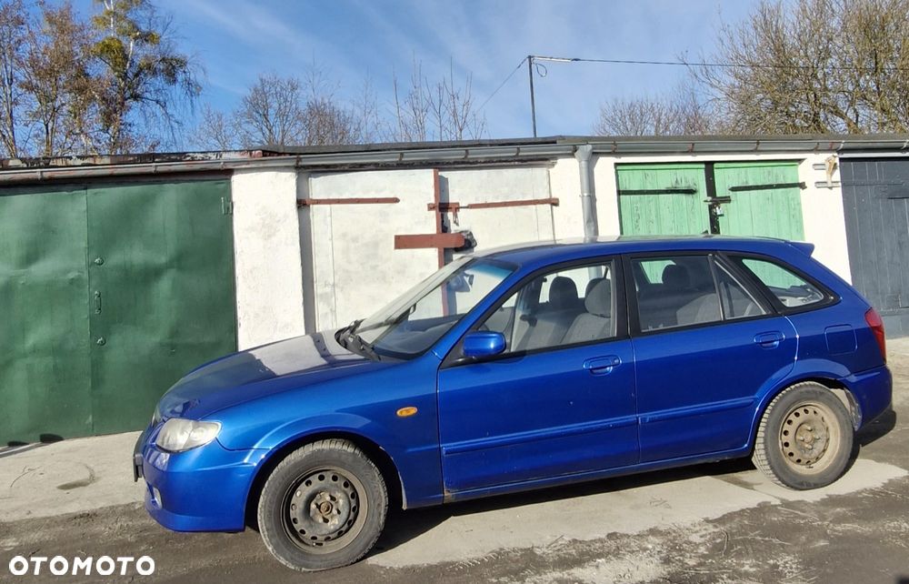 Mazda 323F - 7