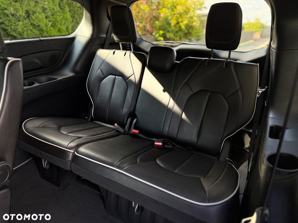 Chrysler Pacifica - 30