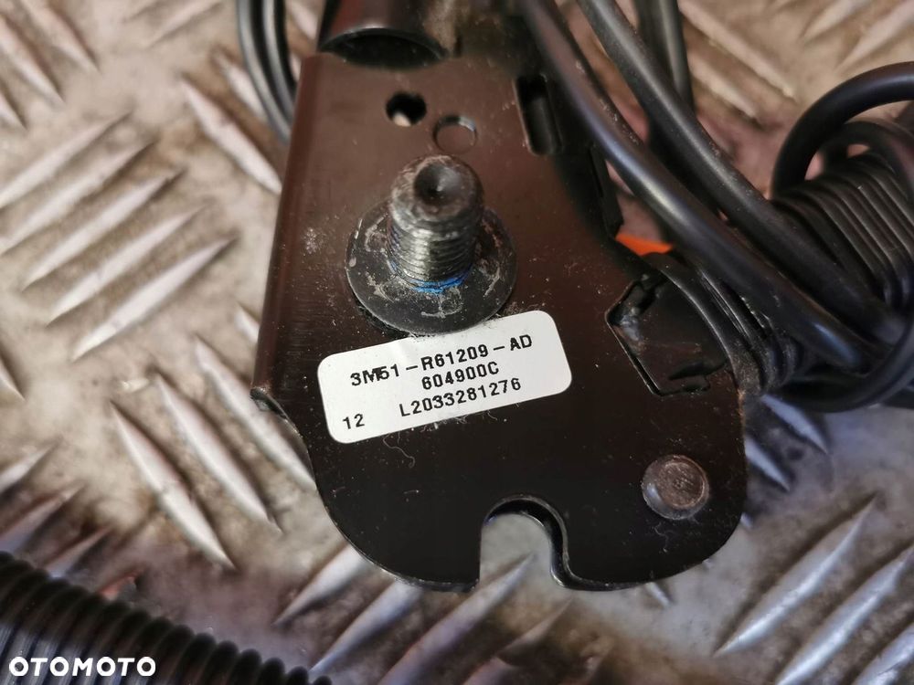 ZAPINKI PASA FORD OE 3M51-R61208-AD 3M51-R61209-AD - 3