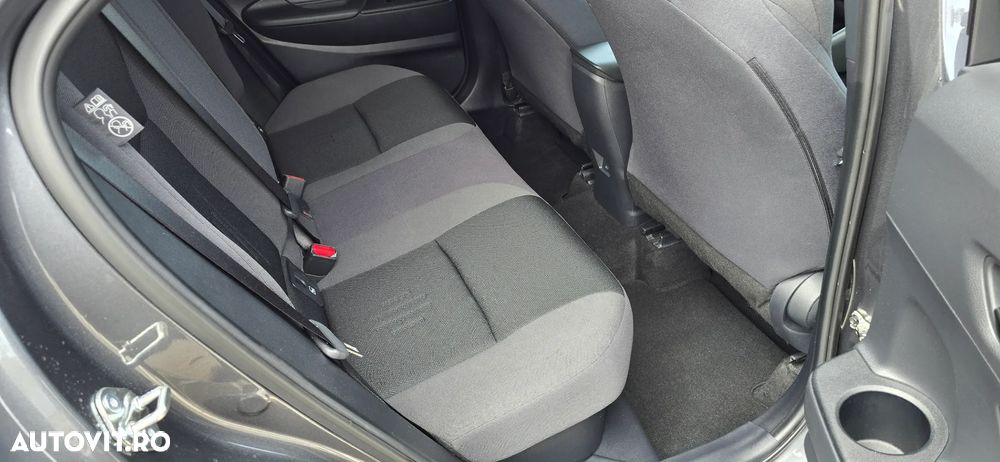 Toyota C-HR 1.8 Hybrid Team Deutschland - 16