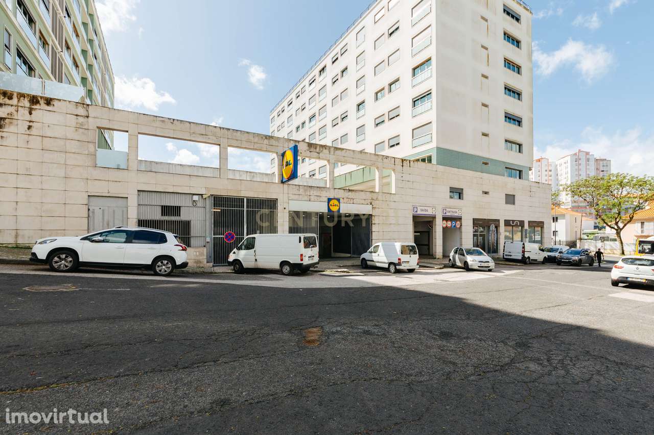 LOJA - Galeria Comercial Benfica com estacionamento - Grande imagem: 2/16