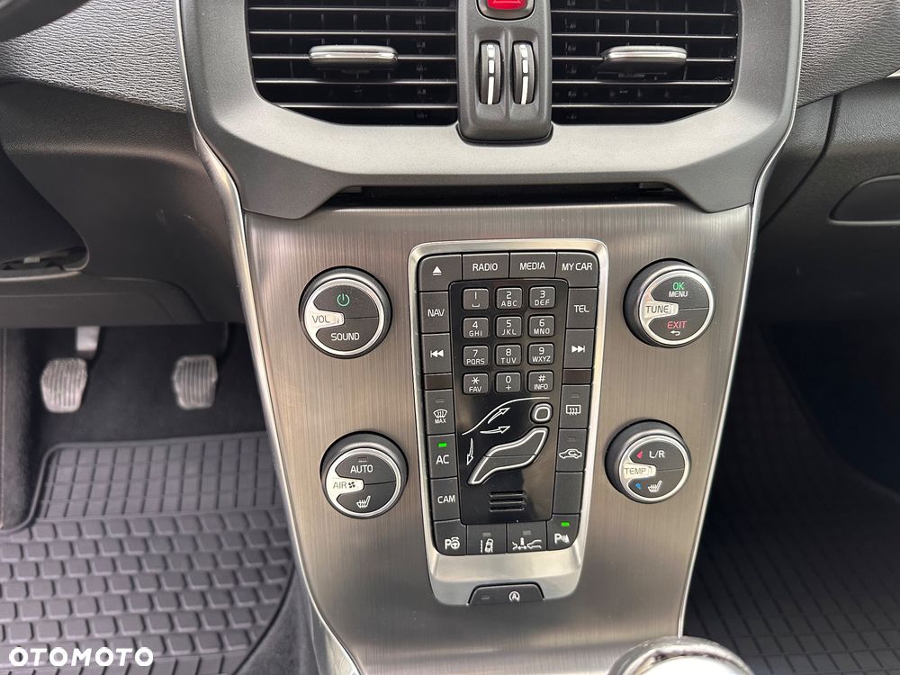 Volvo V40 D2 Summum - 19
