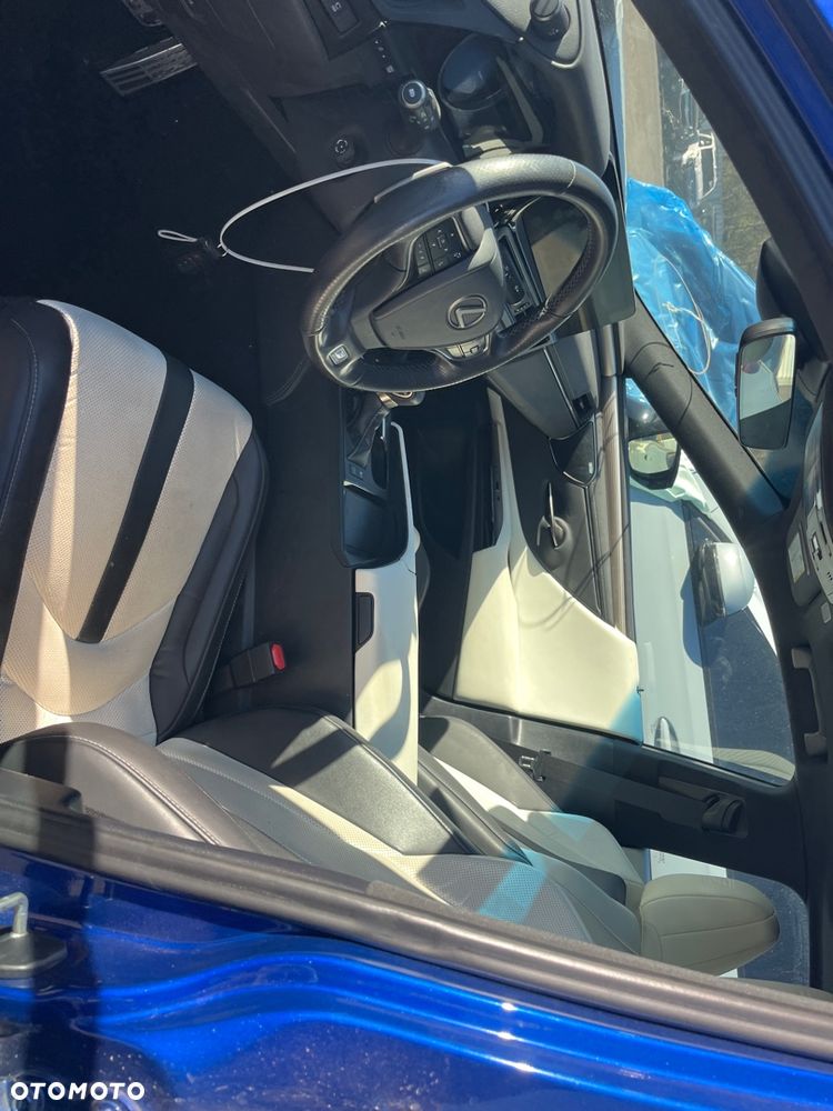 Lexus ES 300h F Sport - 31