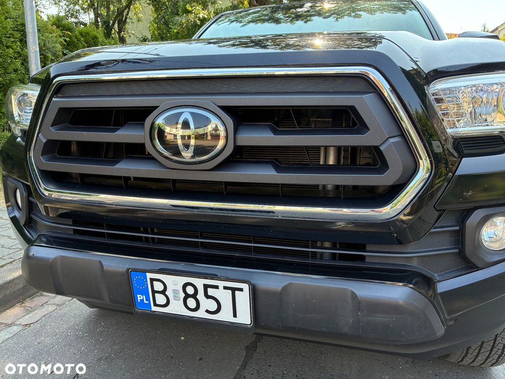 Toyota Tacoma - 14