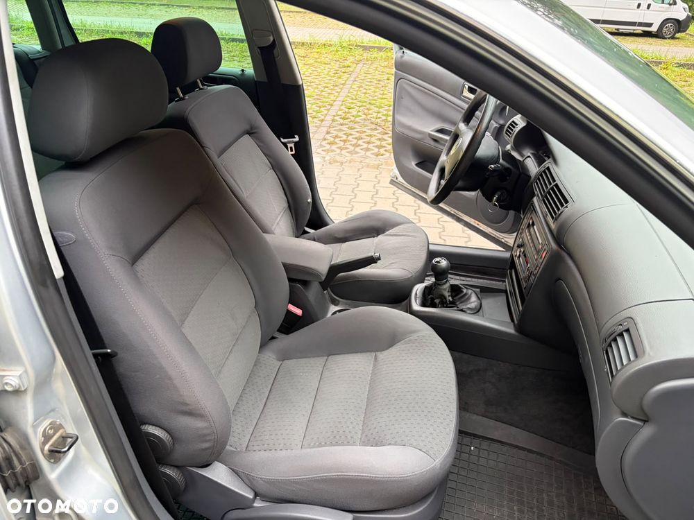 Volkswagen Passat 1.6 - 9
