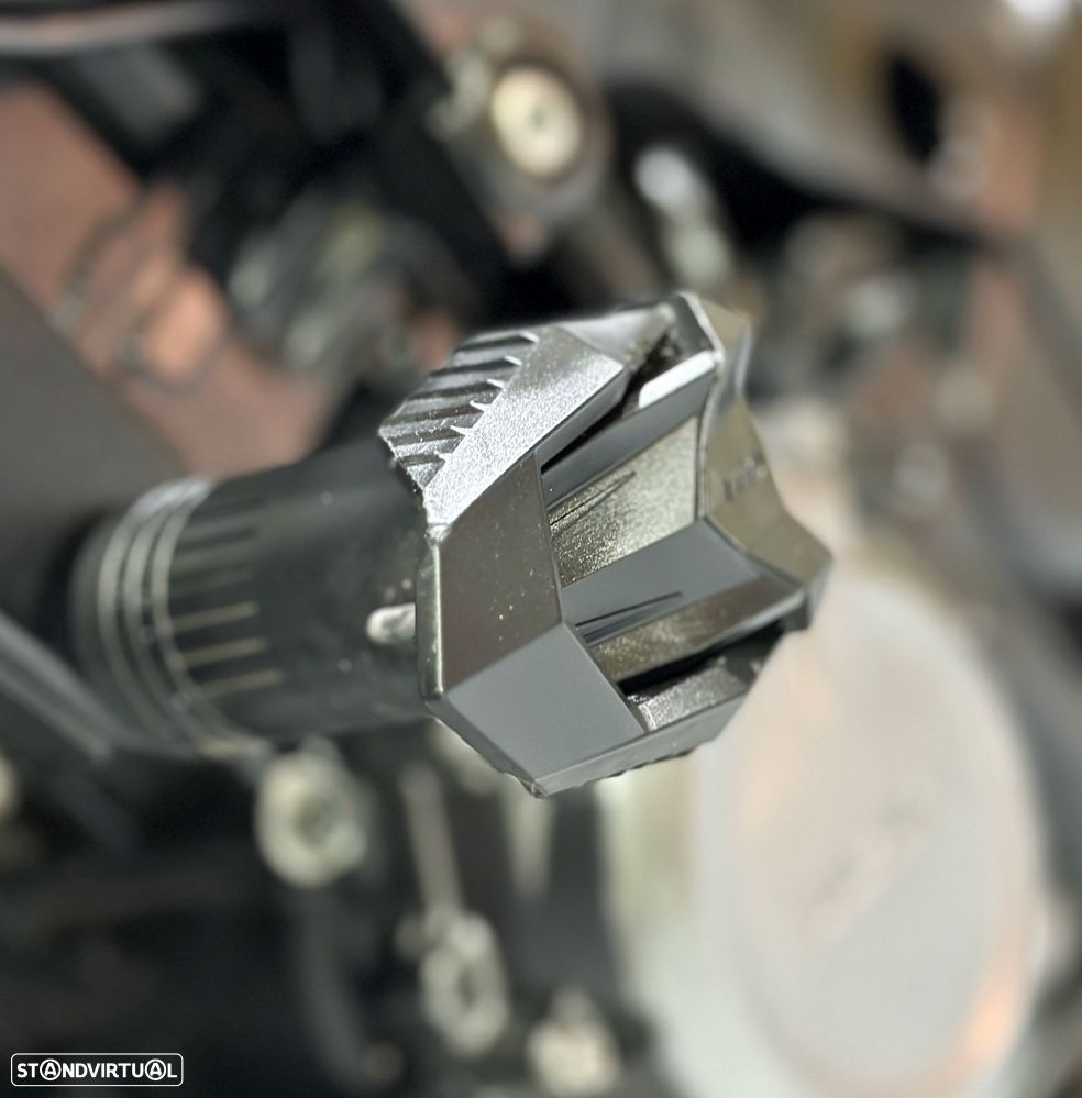 Suzuki GSX 1000 S - 20