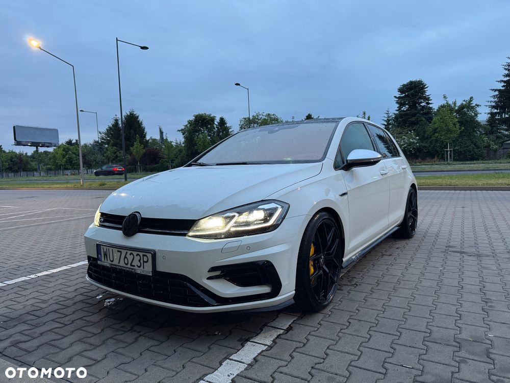 Volkswagen Golf - 1