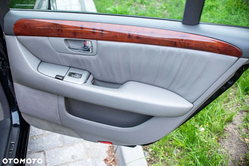 Lexus LS - 32