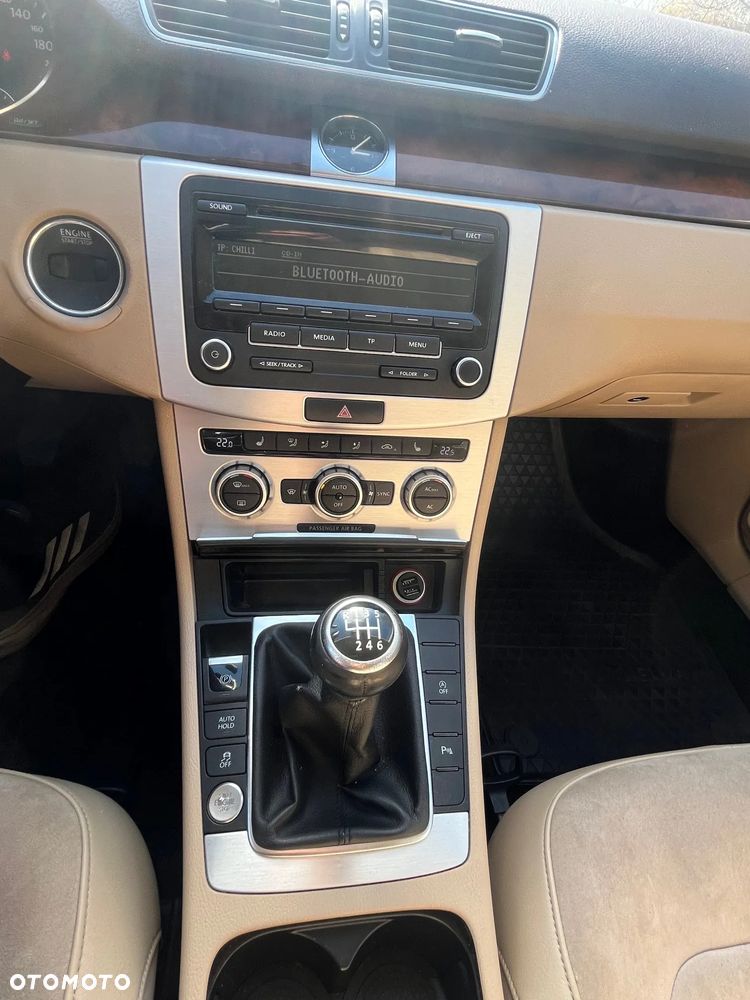 Volkswagen Passat 2.0 TDI Highline - 16