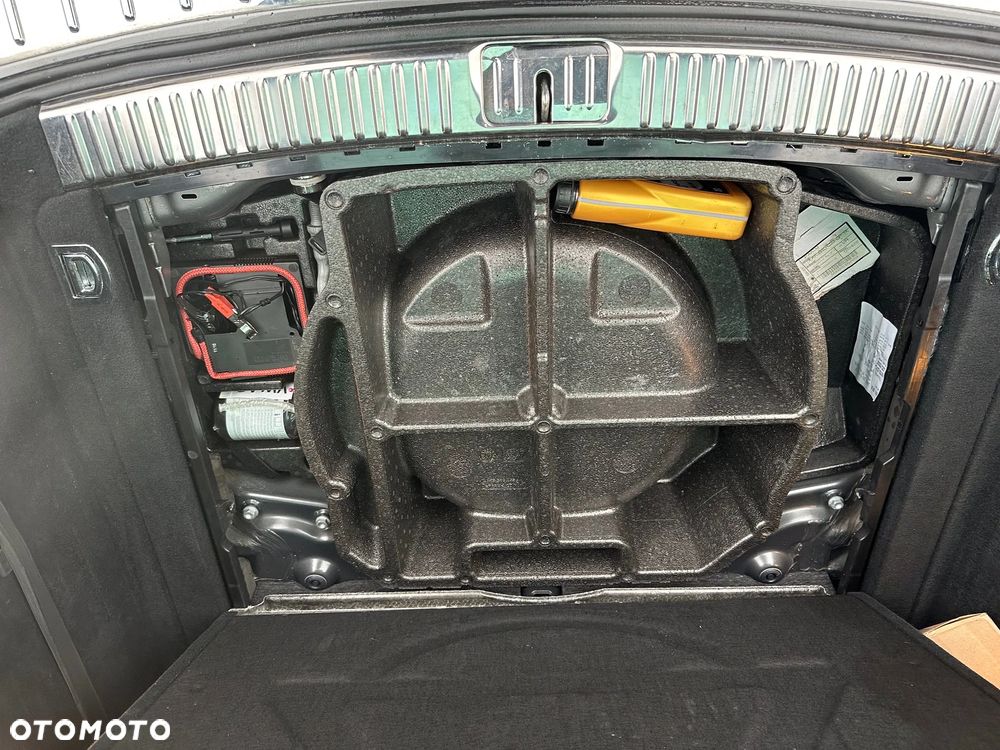 Volkswagen Touareg - 11