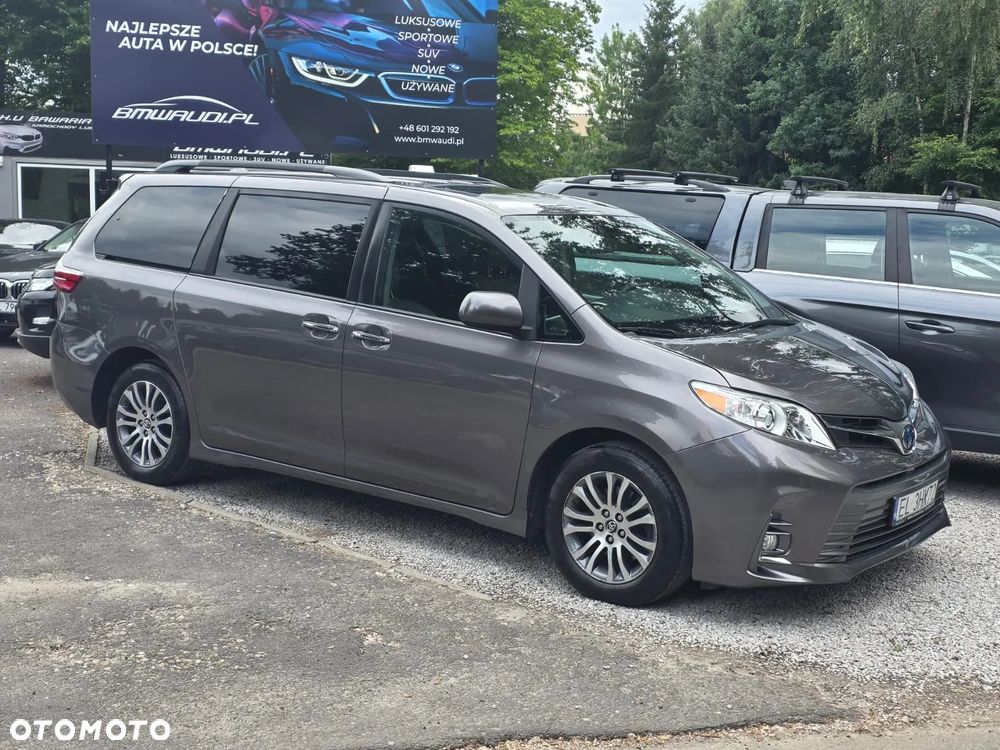 Toyota Sienna - 4