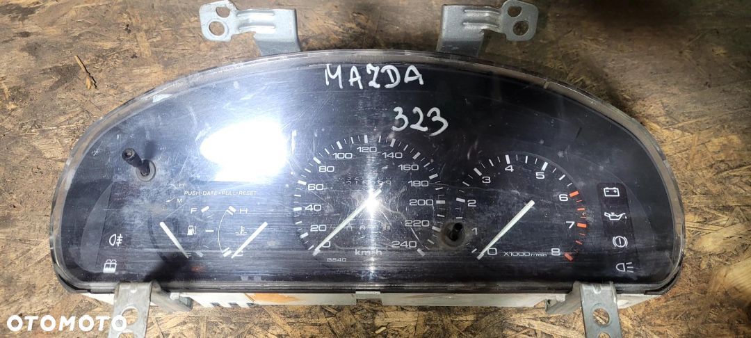 LICZNIK ZEGAR ZEGARY MAZDA 323F - 1