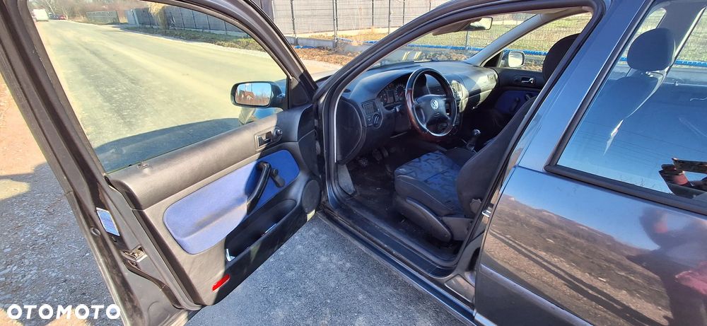 Volkswagen Golf 1.6 - 8