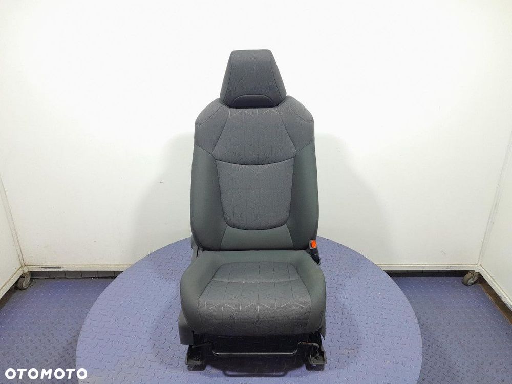 TOYOTA RAV4 V XA50 18- FOTEL PRAWY PRZEDNI PASAŻERA. - 1