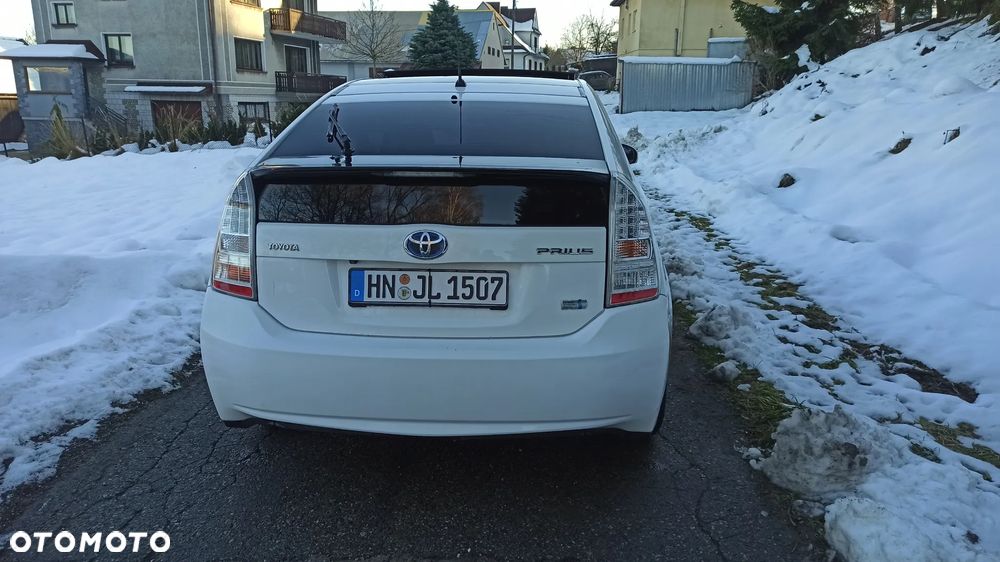 Toyota Prius (Hybrid) - 5