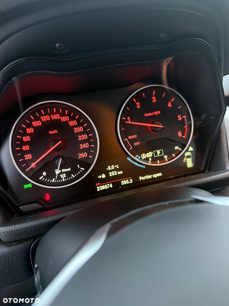 BMW Seria 2 218d - 15